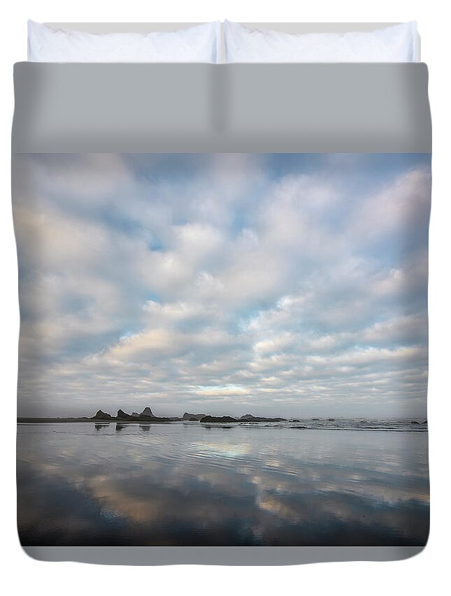 Art Duvet Cover featuring the photograph Simple Beach Scene by Jon Glaser