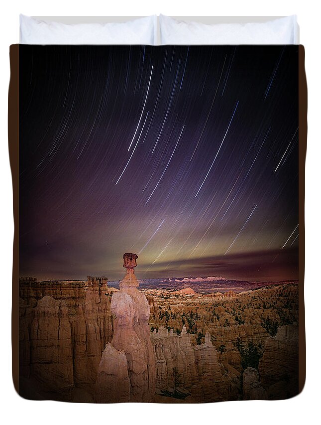 Arches Duvet Cover featuring the photograph Sky Scraper by Edgars Erglis