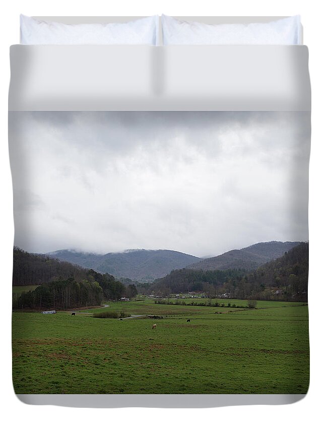 Landscape Duvet Cover featuring the photograph Smokey Mountains 3 by Lindsey Weimer