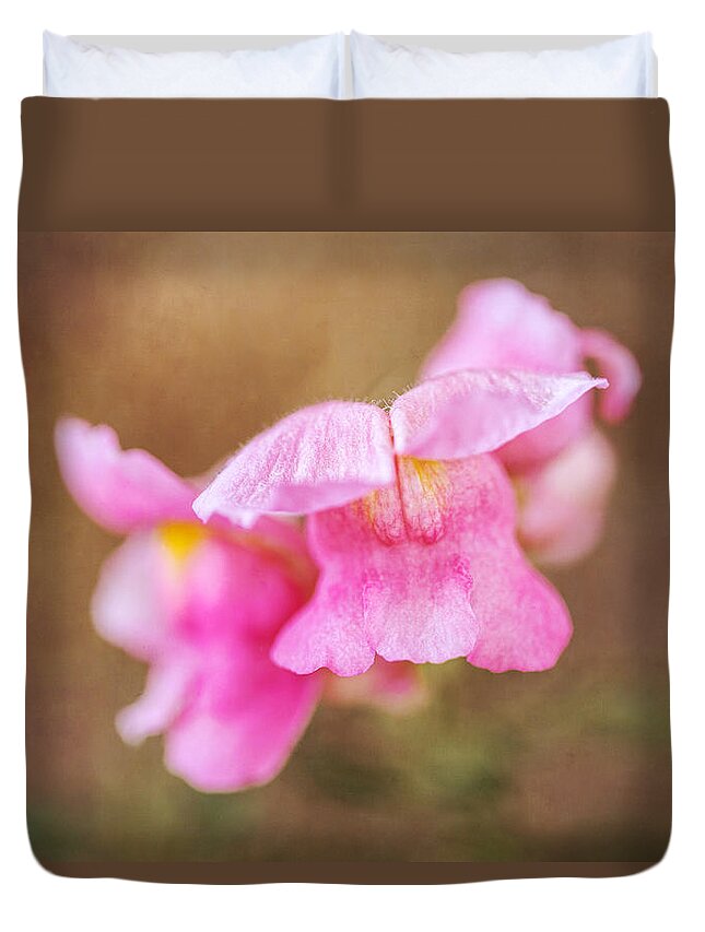 Snapdragon Duvet Cover featuring the photograph Snapdragon by Dale Kincaid