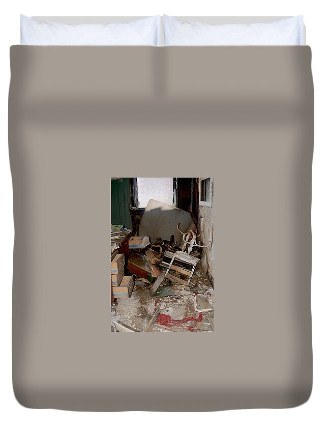  Duvet Cover featuring the photograph So messy by Melissa Newcomb