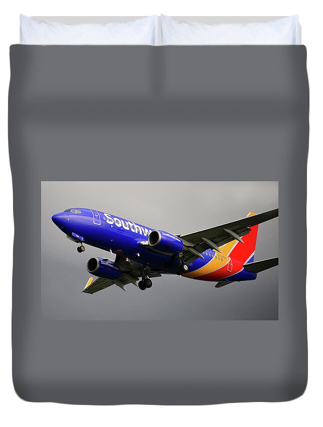 Southwest Airlines Duvet Cover featuring the photograph Southwest Arlines by David Lee Thompson