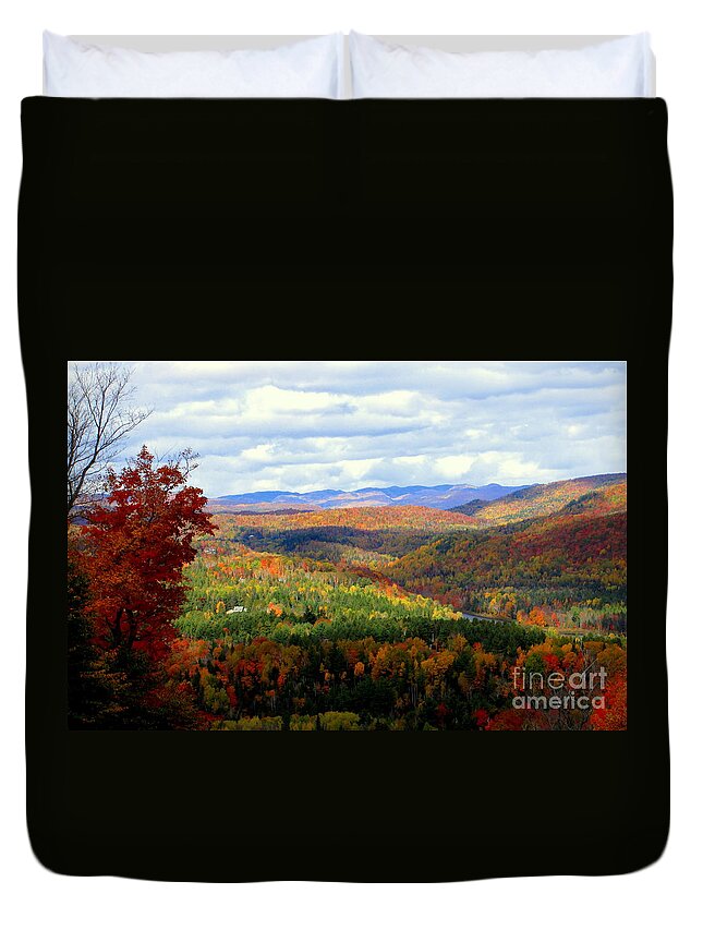 Autumn Duvet Cover featuring the photograph Splendor by Elfriede Fulda