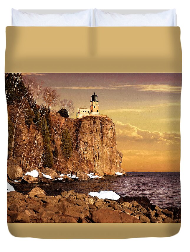 Split Rock Duvet Cover featuring the photograph Split Rock Lighthouse by Susan Rissi Tregoning