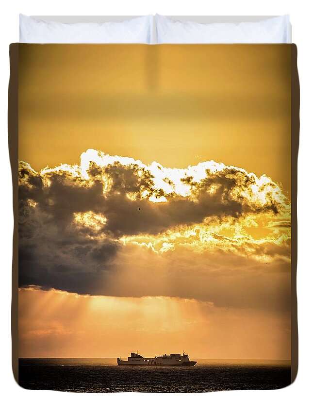 Sunrise Duvet Cover featuring the photograph Spot Light by Larkin's Balcony Photography