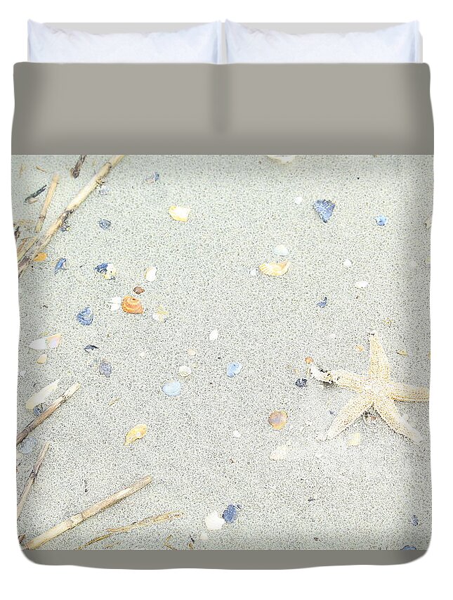 Starfish Duvet Cover featuring the photograph Starfish.... by Tammy Schneider