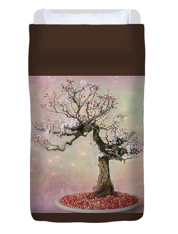 Plum Duvet Cover featuring the photograph Starlight Surrounds Her by Marilyn Cornwell