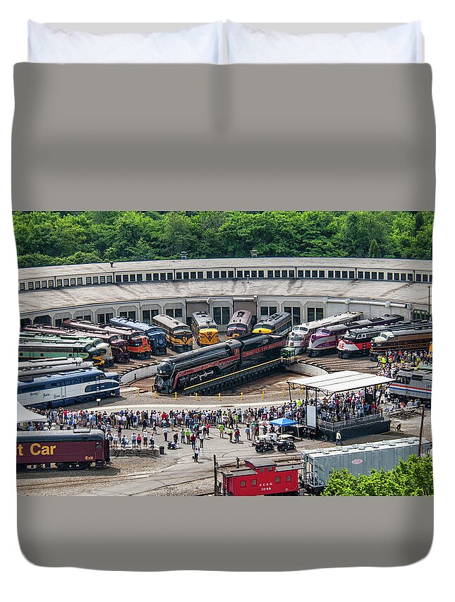 Nc Duvet Cover featuring the photograph Streamliners At Spencer by John Black