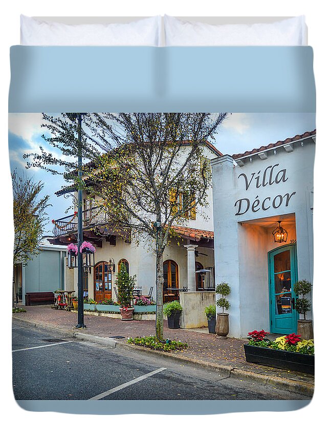 Fairhope Duvet Cover featuring the photograph Street at Villa Decor in Fairhope by Michael Thomas