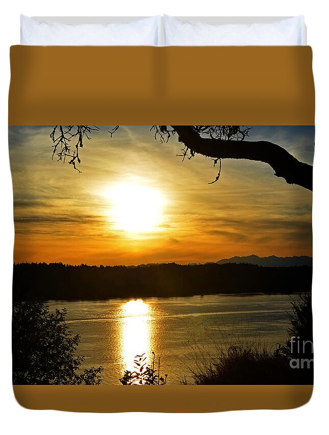 Washington Duvet Cover featuring the photograph Summer Sunset by Frank Larkin