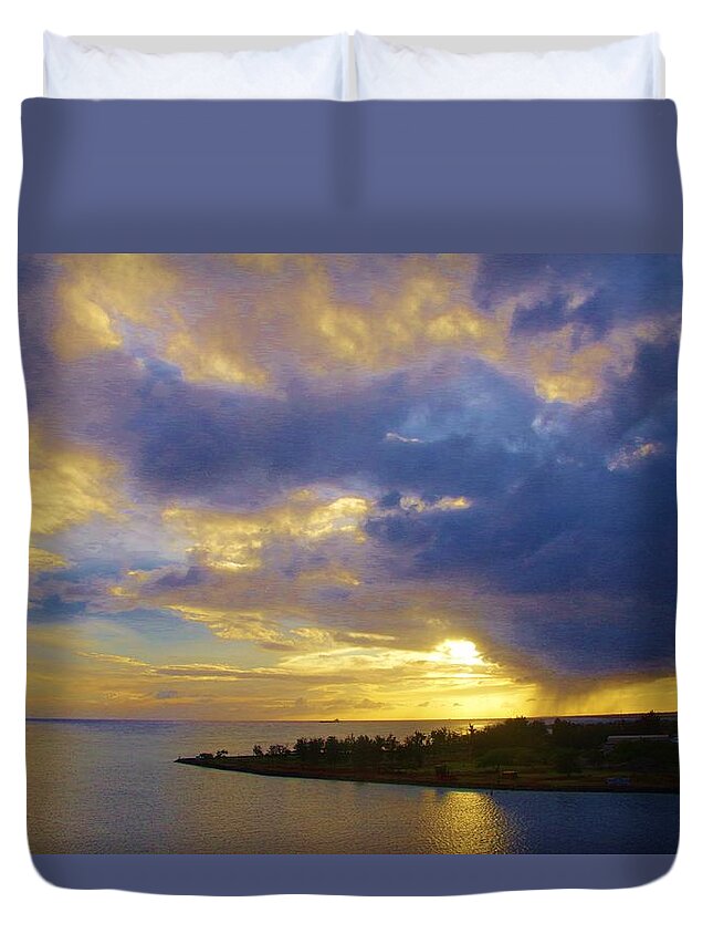 Hilo Duvet Cover featuring the photograph Sun on Hilo by Phyllis Spoor