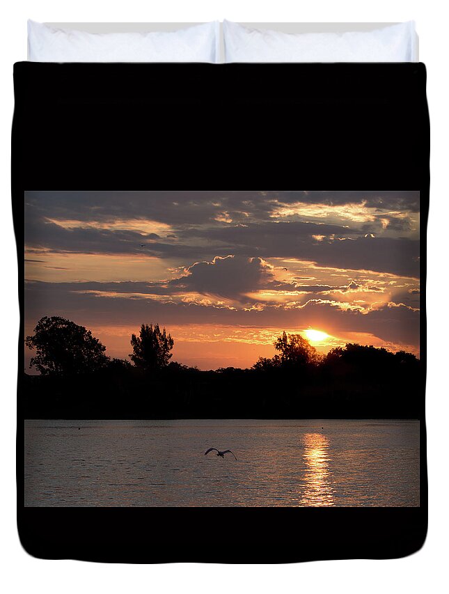 Bird Duvet Cover featuring the photograph Sunrise Over The Braden River by Richard Goldman
