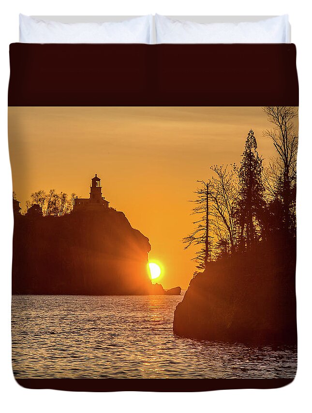 Split Rock Lighthouse Duvet Cover featuring the photograph Sunrise Split Rock State Park by Paul Freidlund