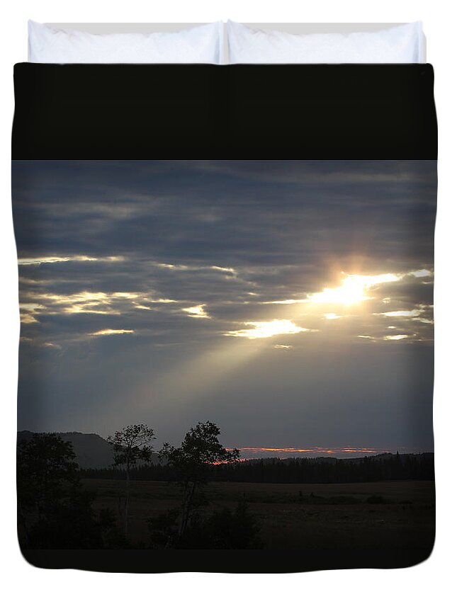 Wyoming Duvet Cover featuring the photograph Suns Ray by Diane Bohna