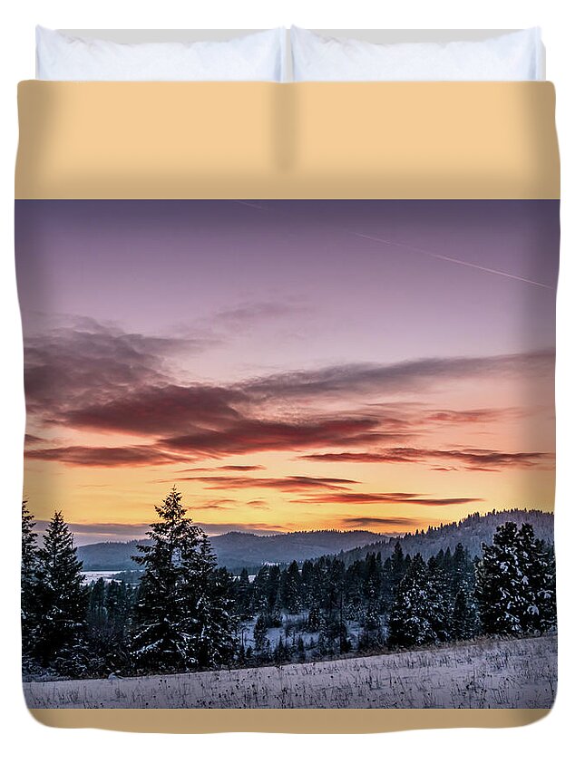 Mountains Duvet Cover featuring the photograph Sunset and Mountains by Lester Plank
