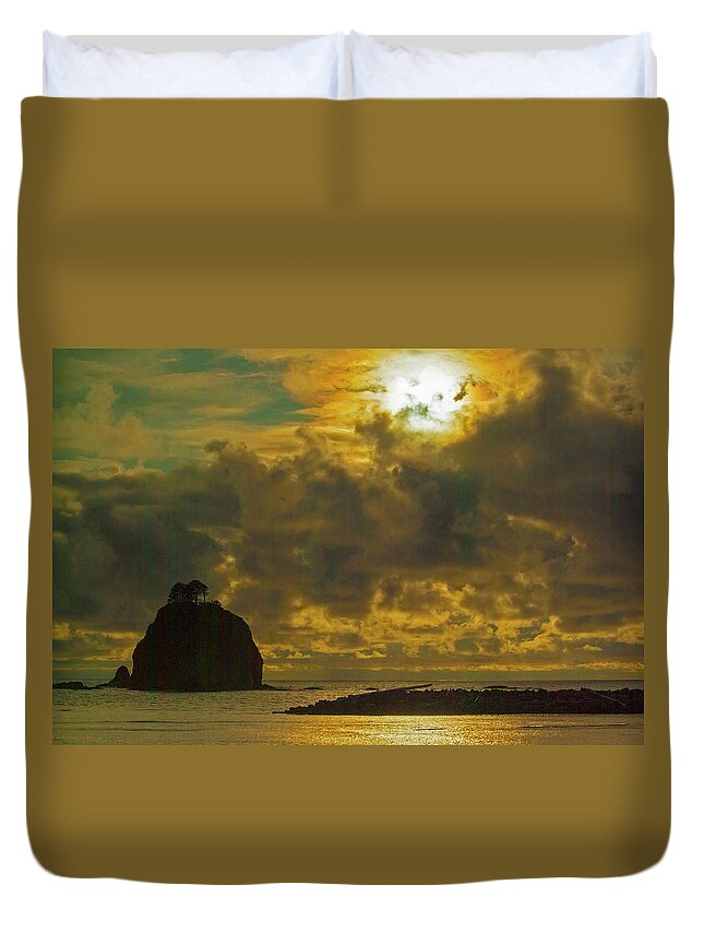 Forks Duvet Cover featuring the photograph Sunset at Jones Island by Dale Stillman