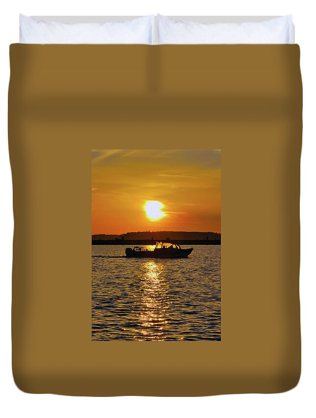 Landscape Duvet Cover featuring the photograph Sunset Boat by Brian O'Kelly