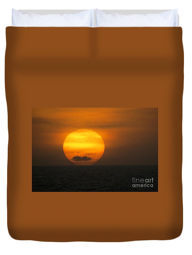 Sunset Duvet Cover featuring the photograph Sunset fireball by Frank Townsley