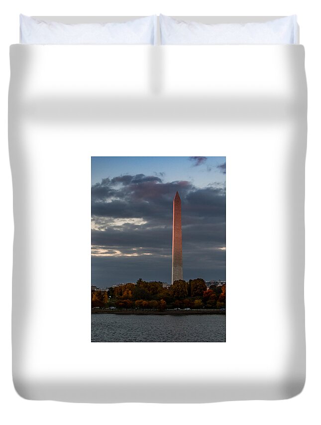 Sky Duvet Cover featuring the photograph Sunset Glow by Ed Clark