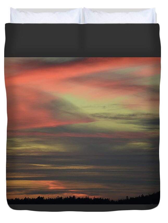Clouds Duvet Cover featuring the photograph Sunset Home by Ronda Broatch