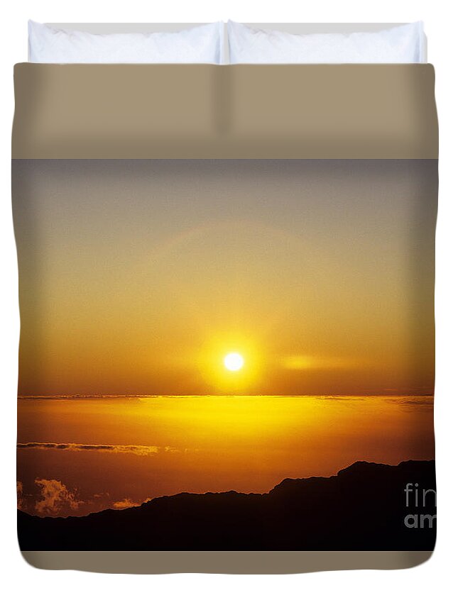 Above Duvet Cover featuring the photograph Sunset On The Horizon by Carl Shaneff - Printscapes