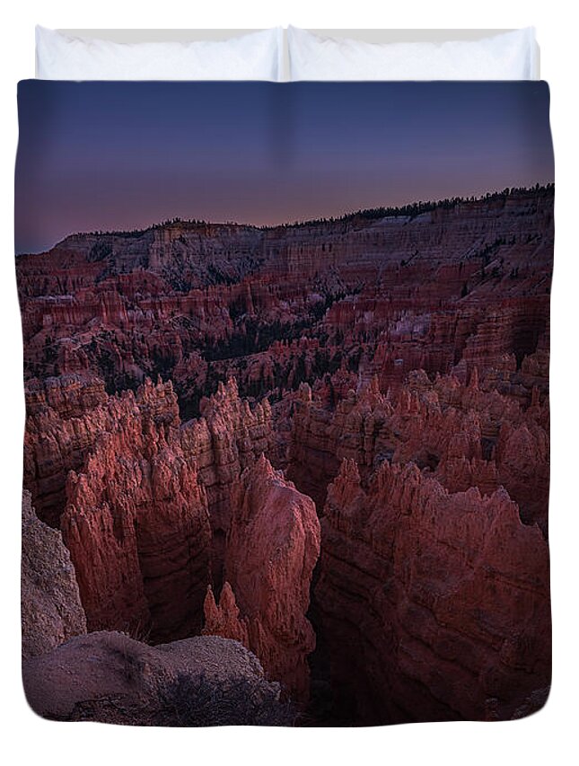 Arches Duvet Cover featuring the photograph Sunset Point by Edgars Erglis
