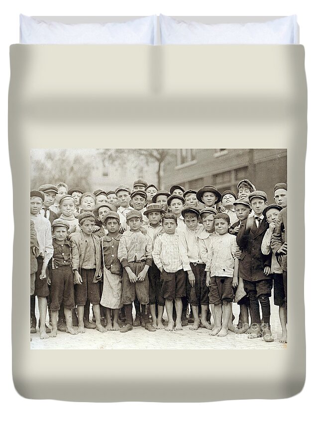 History Duvet Cover featuring the photograph Tampa Newsboys, Lewis Hine, 1913 by Science Source