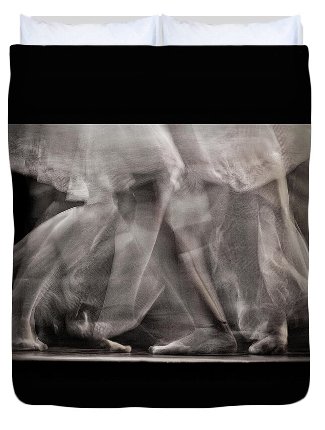 Argentina Duvet Cover featuring the photograph Tango Dancers - Buenos Aires by Stuart Litoff