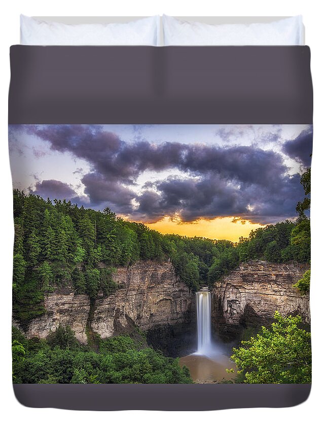Waterfall Duvet Cover featuring the photograph Taughannock Sunset by Mark Papke
