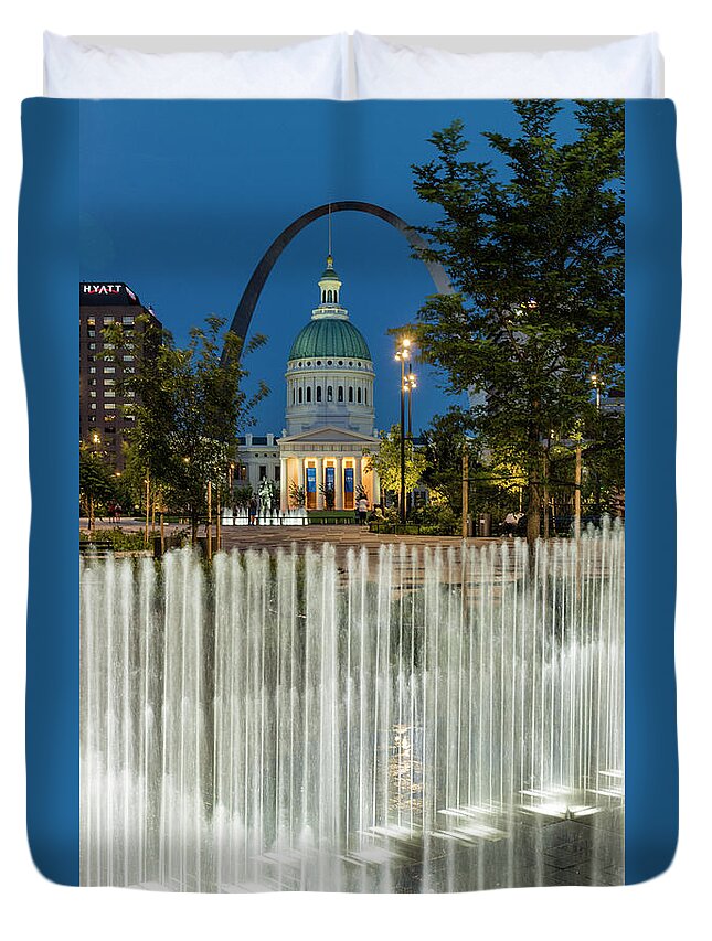Arch Duvet Cover featuring the photograph The arch from Keiner Plaza Fountains by Garry McMichael