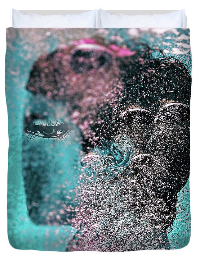 Underwater Duvet Cover featuring the photograph The eye underwater by Gabi Hampe