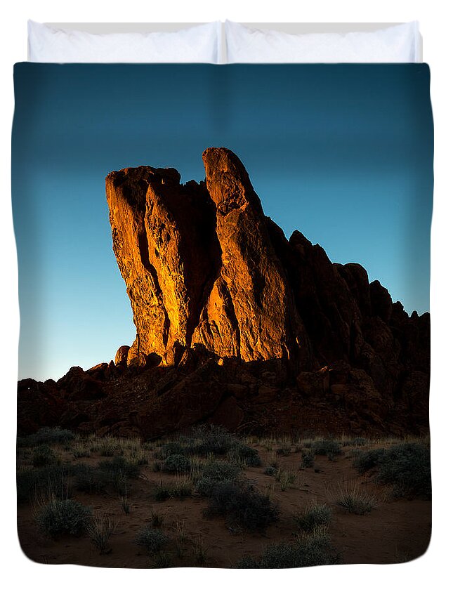 Valley Of Fire Duvet Cover featuring the photograph The Last Light by Mark Rogers