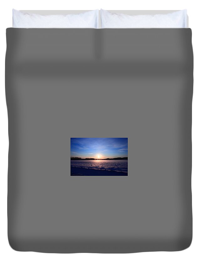  Duvet Cover featuring the photograph The morning sun which lights up the snowy field by Tomoya Kabata