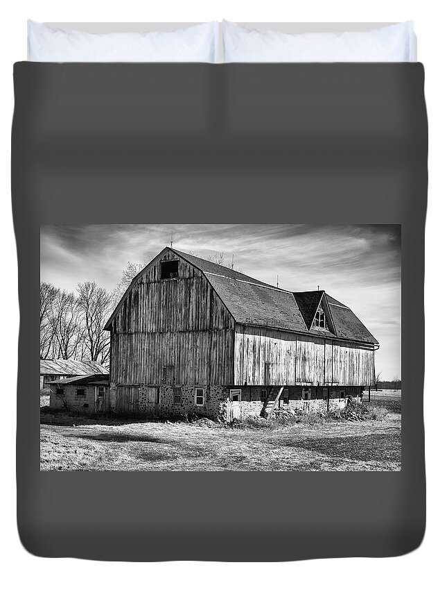 Monochrome Duvet Cover featuring the photograph The Old Barn by John Roach