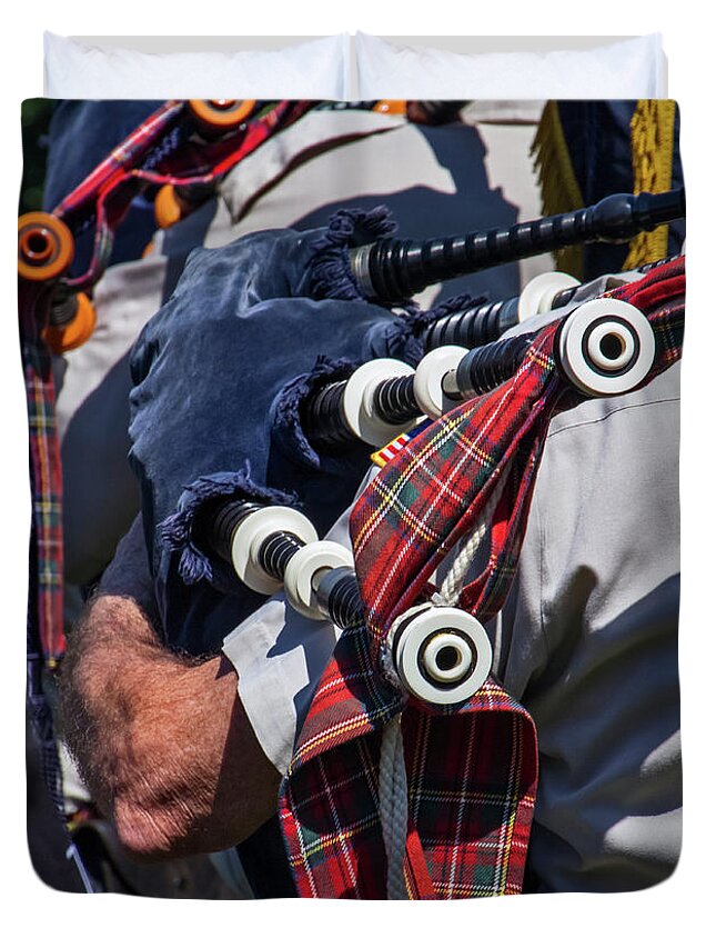 Scottish Duvet Cover featuring the photograph The Pipes are Calling by Bob Slitzan