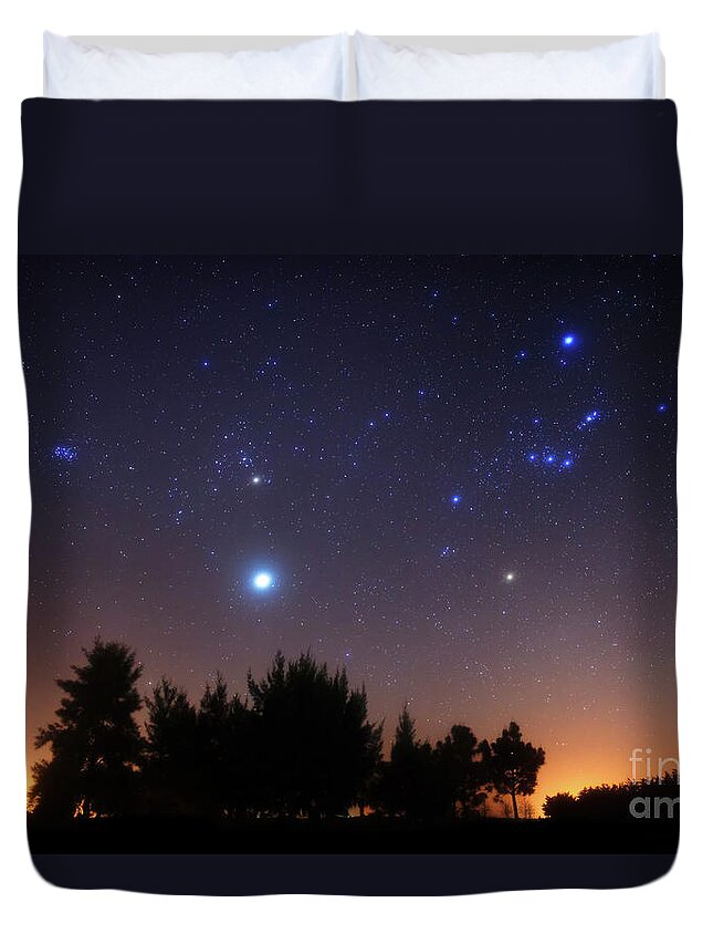Horizontal Duvet Cover featuring the photograph The Pleiades, Taurus And Orion by Luis Argerich