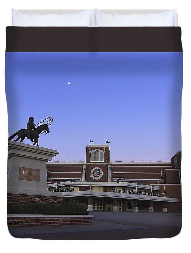 Und Duvet Cover featuring the photograph The Ralph and Indian by Jana Rosenkranz