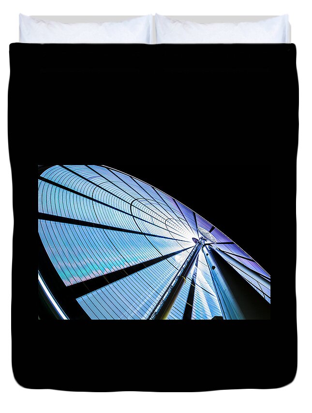 Sky Duvet Cover featuring the photograph The Seattle Great Wheel by Pelo Blanco Photo