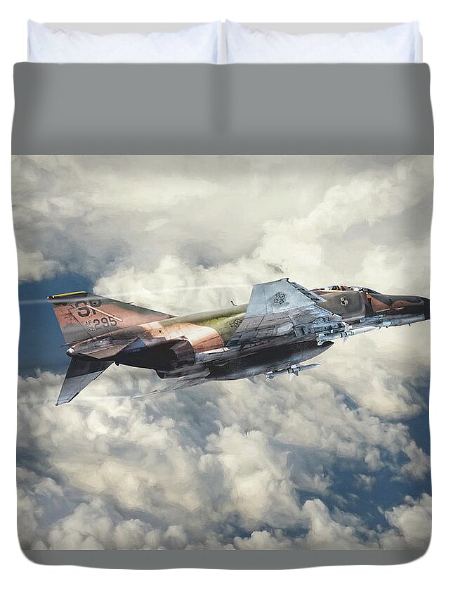 Aviation Duvet Cover featuring the digital art The Seeker by Peter Chilelli