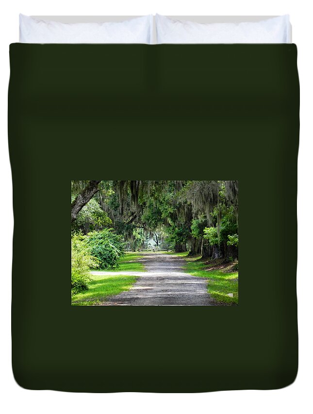 Libe Oaks Duvet Cover featuring the photograph The South I Love by Patricia Greer