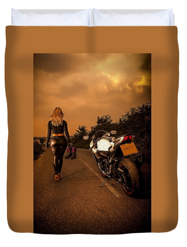 Girl Duvet Cover featuring the photograph The traveler by Paul Neville