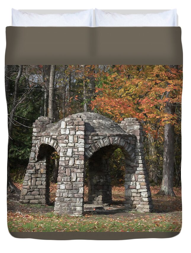 Chestnut Ridge County Park Duvet Cover featuring the photograph The Well by Guy Whiteley