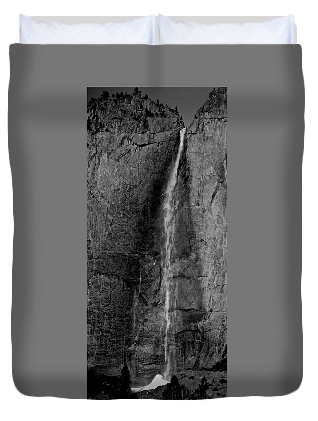 Yosemite National Park Duvet Cover featuring the photograph Thin Stream by Eric Tressler