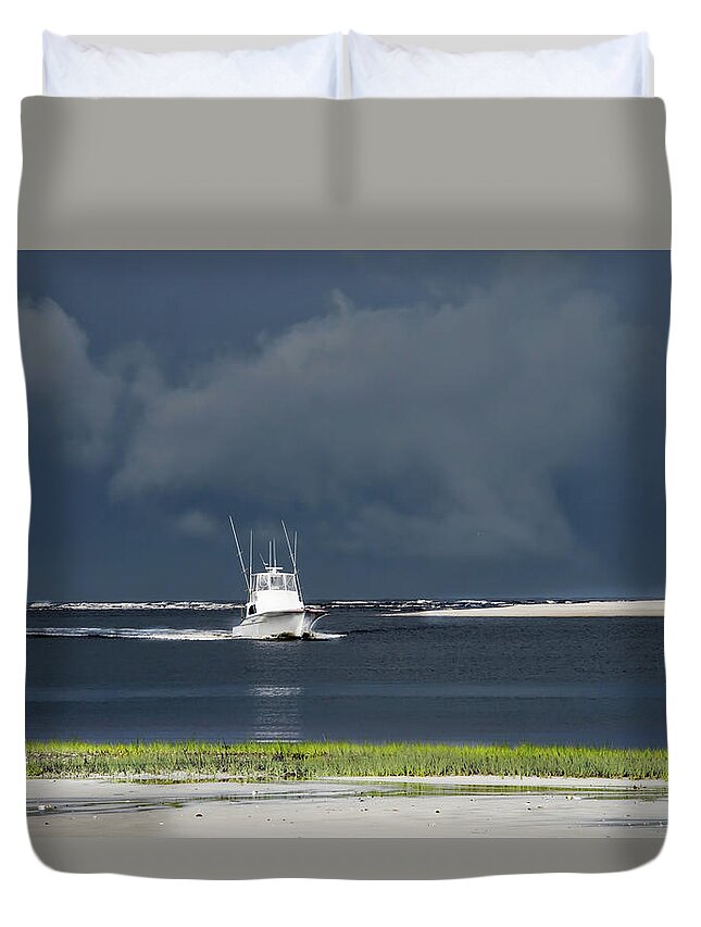  Duvet Cover featuring the photograph Through The Storm by Phil Mancuso
