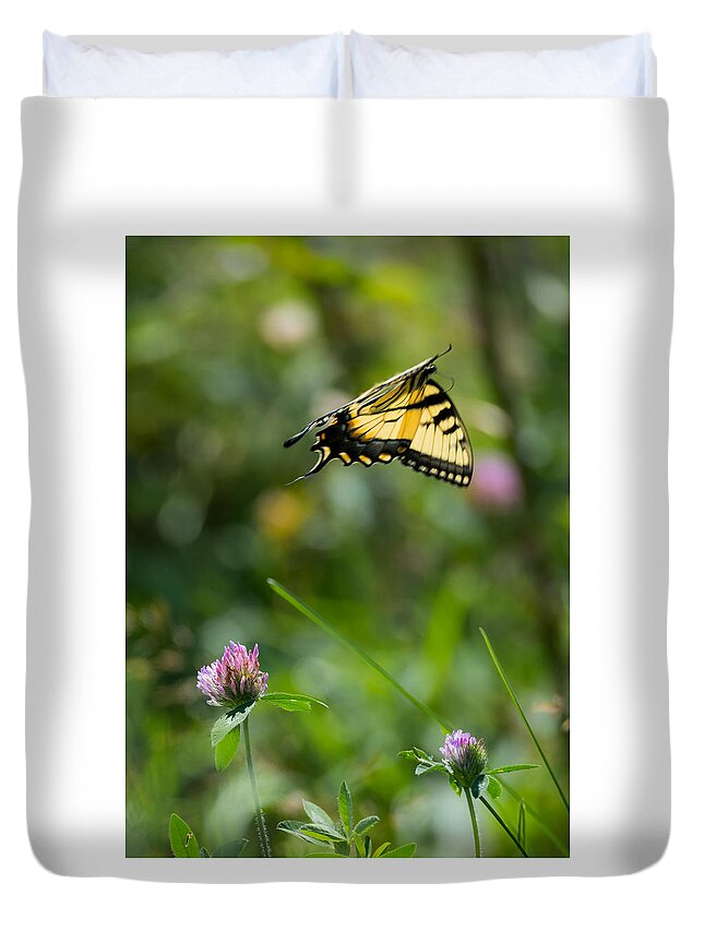 Tiger Swallowtail Butterfly In Flight Duvet Cover featuring the photograph Tiger Swallowtail Butterfly In Flight by Holden The Moment