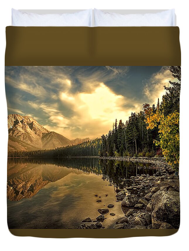 Altitude Duvet Cover featuring the photograph Tree Lined Lake by Maria Coulson