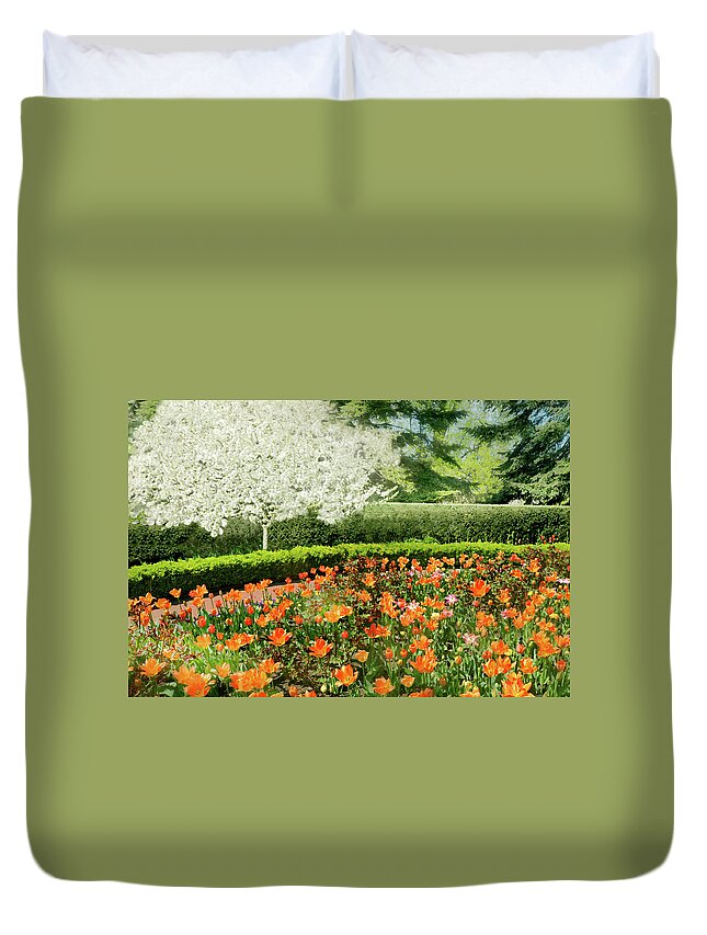 Nybg Duvet Cover featuring the photograph Tulip Cafe by Diana Angstadt