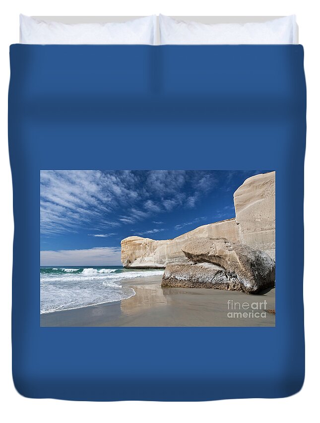 Landscape Duvet Cover featuring the photograph Tunnel Beach 1 by Werner Padarin
