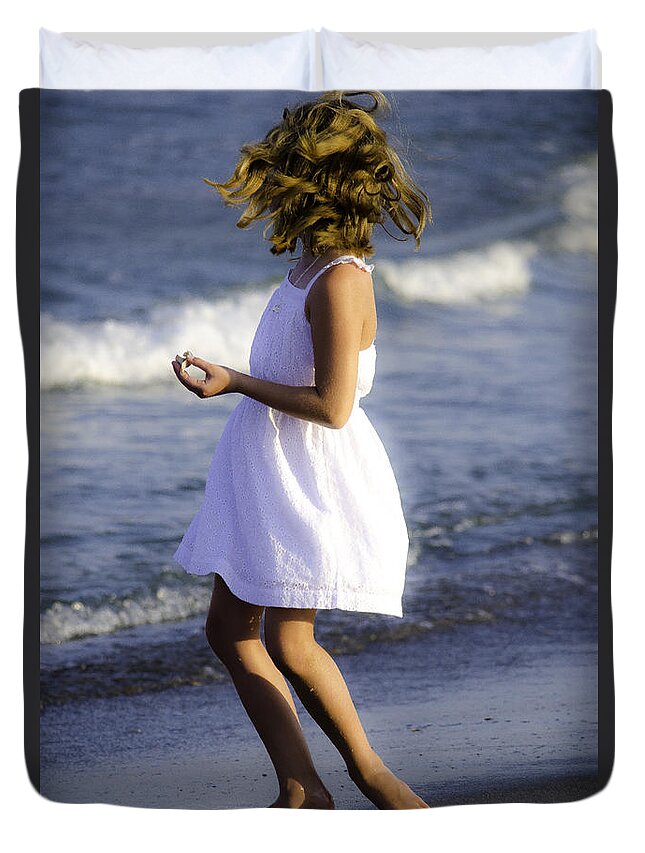 Beach Cottage Life Duvet Cover featuring the photograph Twirling by Mary Hahn Ward