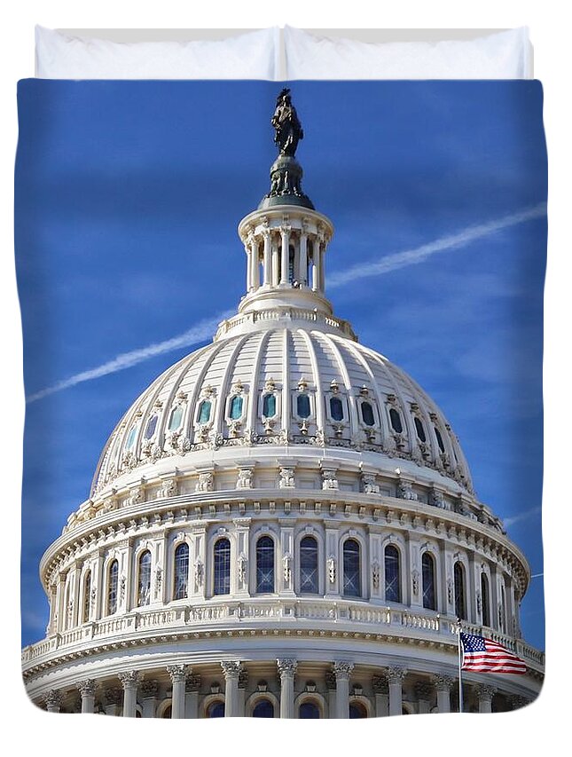Photo Designs By Suzanne Stout Duvet Cover featuring the photograph United States Capitol Dome by Suzanne Stout